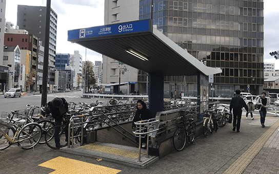 名城線上前津9番出口を出ます