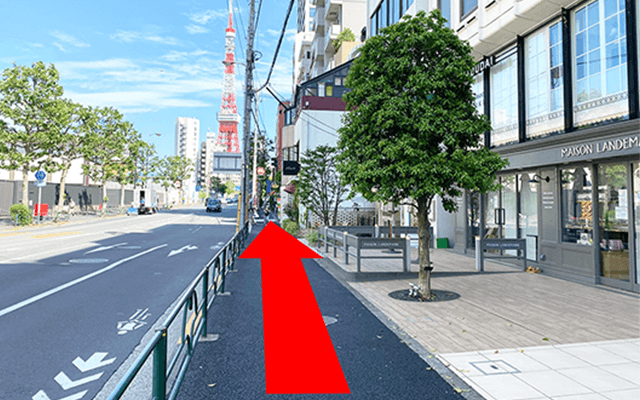 右手にメゾンランドゥメンヌが見えてきたらもうすぐ近くです。