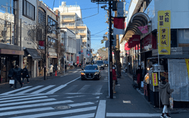 .交差点を渡って直進