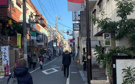 通りを道なりに進む