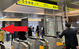 地下鉄御堂筋線心斎橋駅南改札を出て６番出口に向かいます。