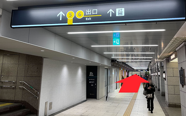 真っ直ぐ進みます。
