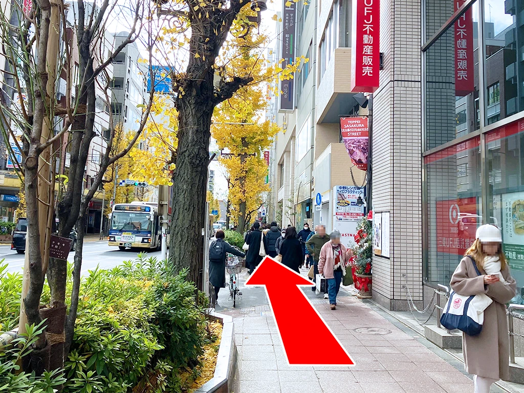 10mほどまっすぐ進む